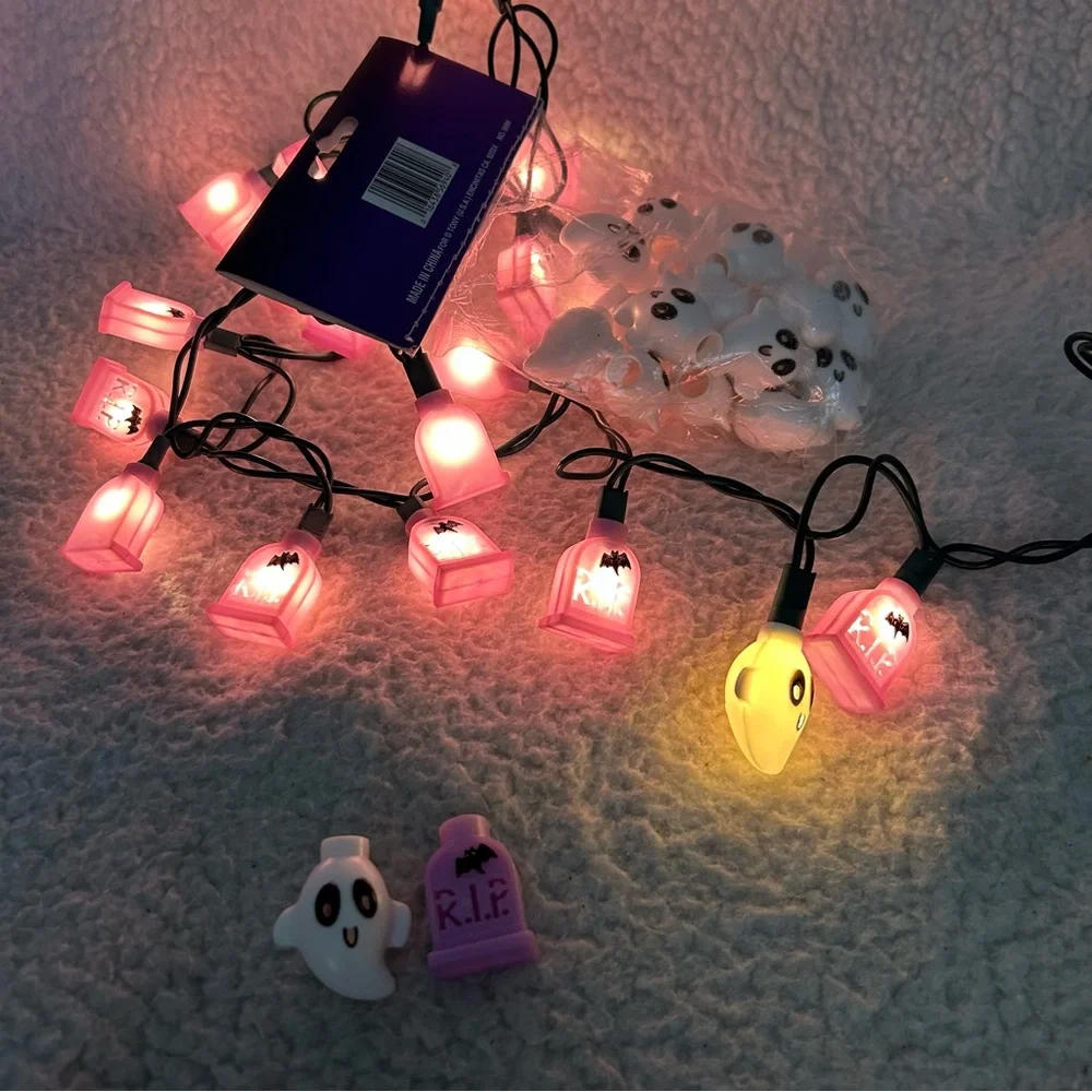 Vintage 2002 Halloween mini light covers 20 ghost & 20 tombs 1 string lite 5ft